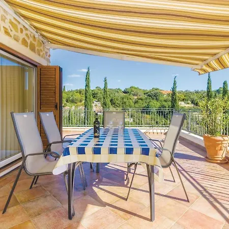 Holiday home Stunning In With Kitchen *