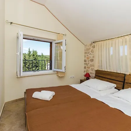 Holiday Home Zman Zman 펜션